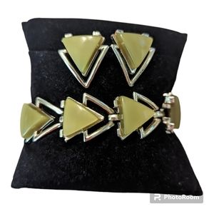 VTG Art Deco Green Thermoset Triangles Gold Tone Bracelet & Clip On Earrings Set